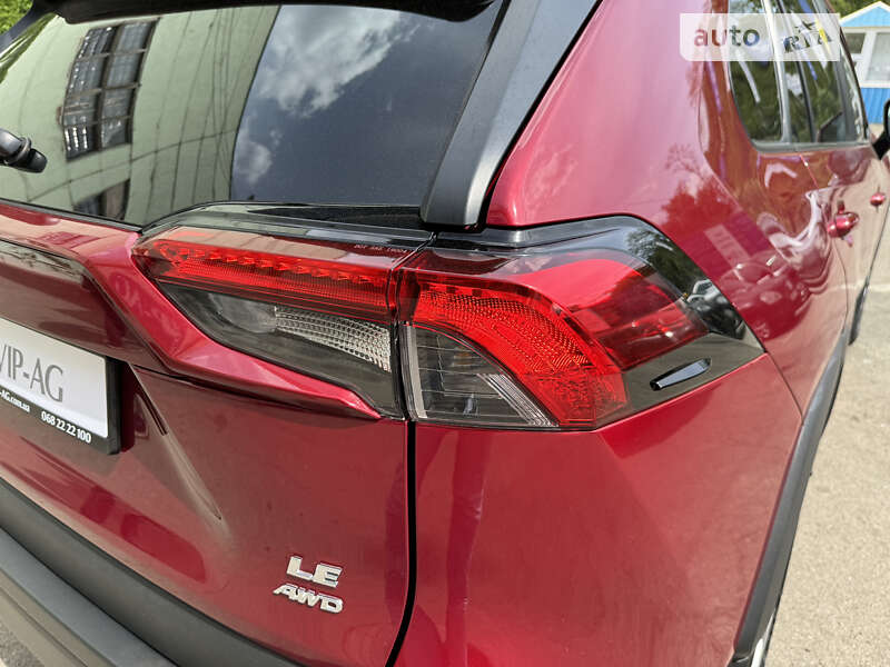 Внедорожник / Кроссовер Toyota RAV4 2021 в Киеве
