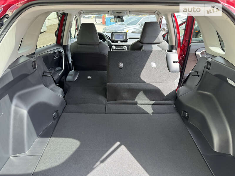 Внедорожник / Кроссовер Toyota RAV4 2021 в Киеве