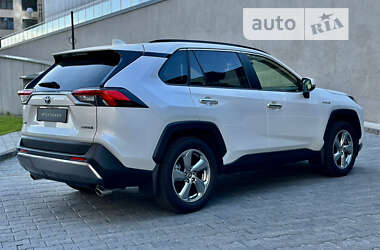 Внедорожник / Кроссовер Toyota RAV4 2021 в Киеве