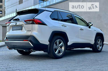 Внедорожник / Кроссовер Toyota RAV4 2021 в Киеве