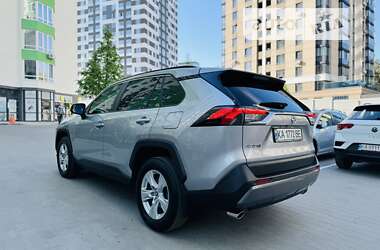 Внедорожник / Кроссовер Toyota RAV4 2020 в Софиевской Борщаговке