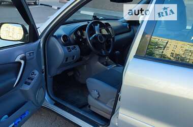 Позашляховик / Кросовер Toyota RAV4 2001 в 