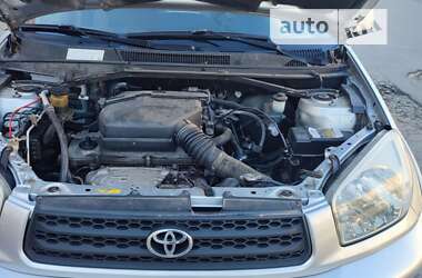 Позашляховик / Кросовер Toyota RAV4 2001 в 