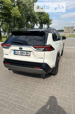 Внедорожник / Кроссовер Toyota RAV4 2020 в Киеве