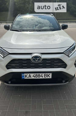 Внедорожник / Кроссовер Toyota RAV4 2020 в Киеве