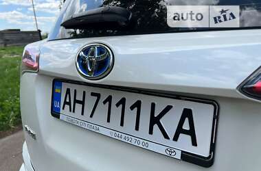Внедорожник / Кроссовер Toyota RAV4 2016 в Покровске