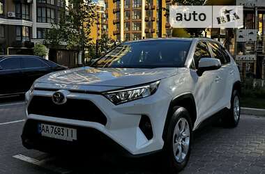 Внедорожник / Кроссовер Toyota RAV4 2019 в Киеве