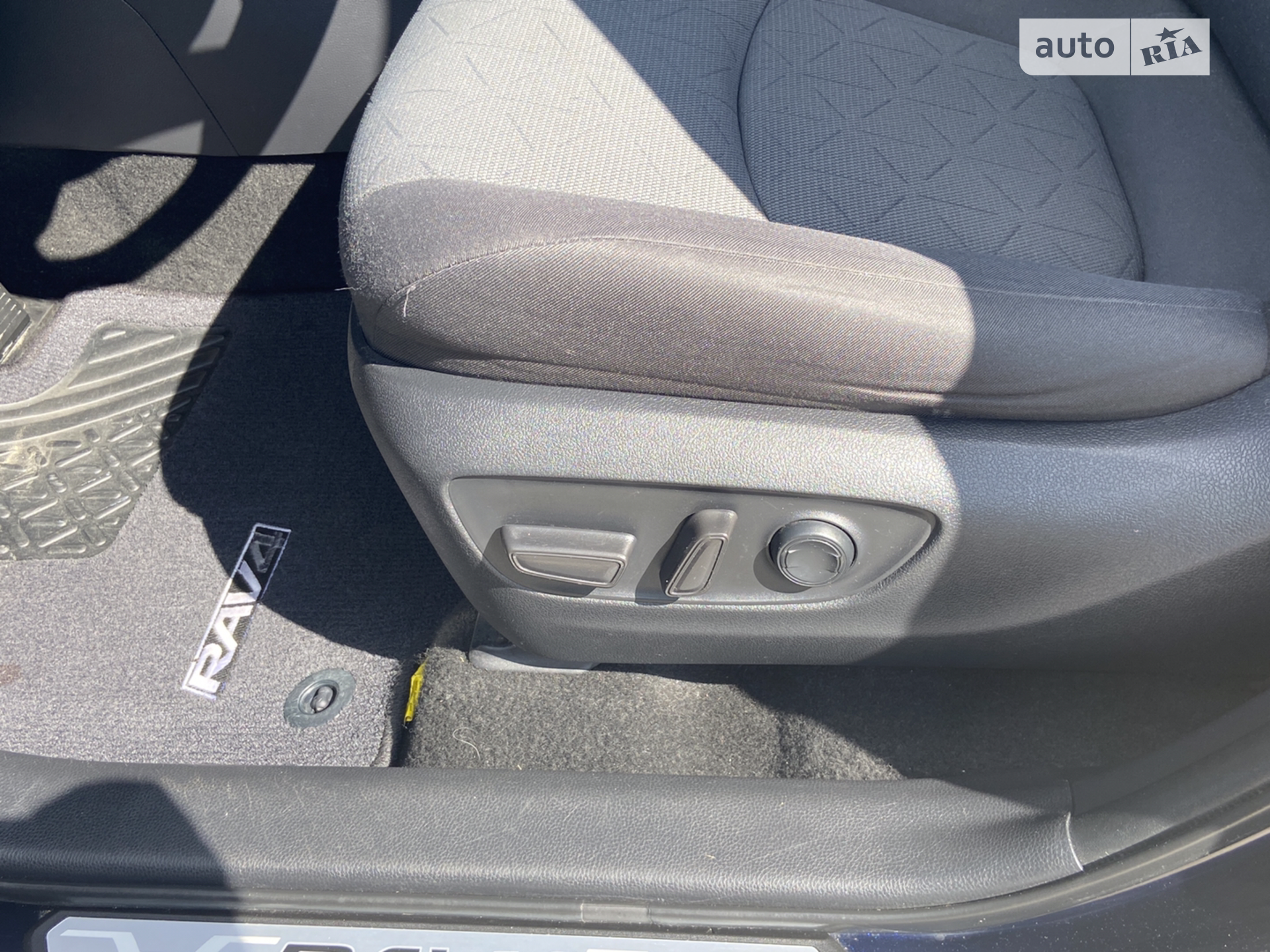 2021 Toyota RAV 4 - мініатюра 13