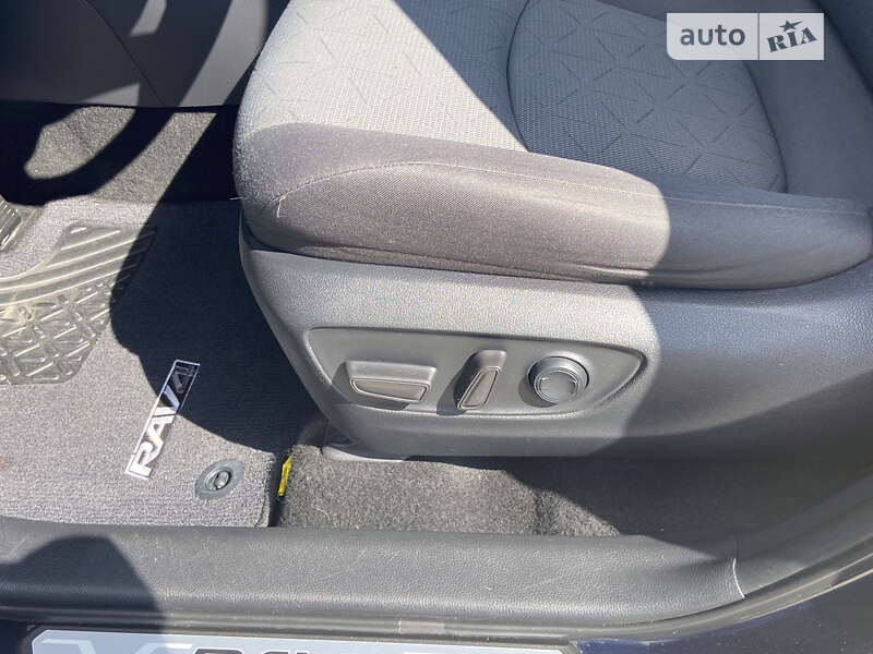 Внедорожник / Кроссовер Toyota RAV4 2021 в Тернополе