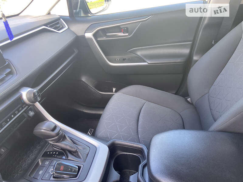 Внедорожник / Кроссовер Toyota RAV4 2021 в Тернополе