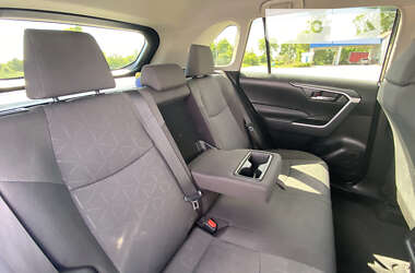 Внедорожник / Кроссовер Toyota RAV4 2021 в 