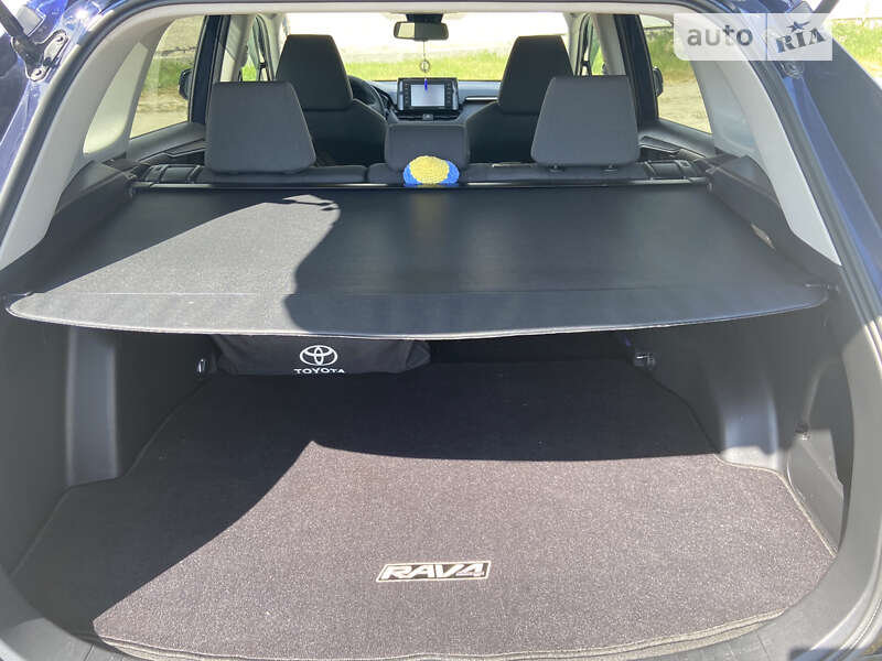Внедорожник / Кроссовер Toyota RAV4 2021 в Тернополе