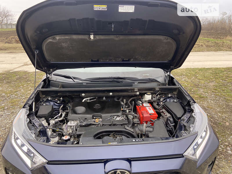 Внедорожник / Кроссовер Toyota RAV4 2021 в Тернополе
