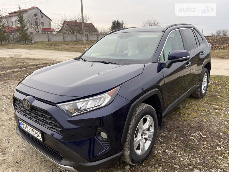 Внедорожник / Кроссовер Toyota RAV4 2021 в Тернополе