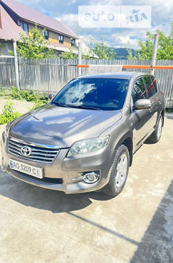 Внедорожник / Кроссовер Toyota RAV4 2010 в Тячеве