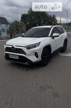 Позашляховик / Кросовер Toyota RAV4 2022 в Умані