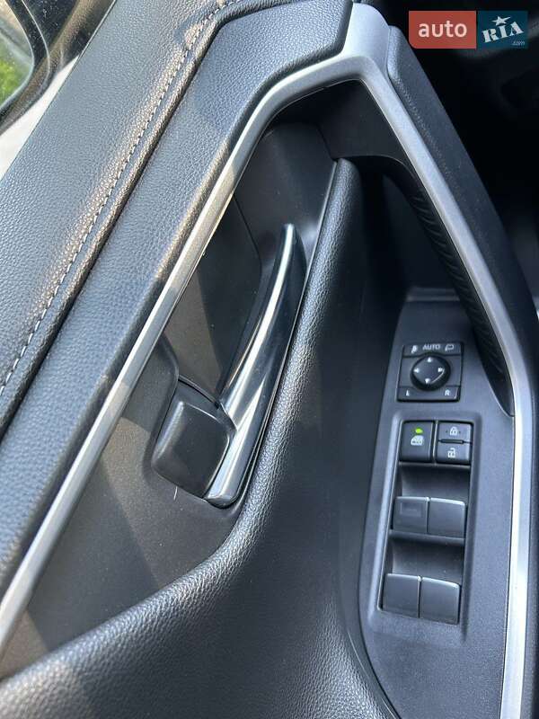 Внедорожник / Кроссовер Toyota RAV4 2021 в Чернигове