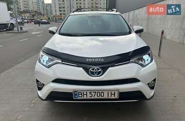 Внедорожник / Кроссовер Toyota RAV4 2016 в 