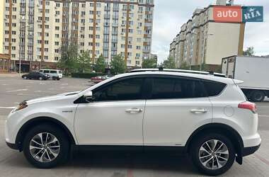 Внедорожник / Кроссовер Toyota RAV4 2016 в Вишневом