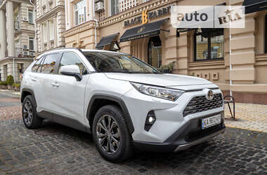 Внедорожник / Кроссовер Toyota RAV4 2022 в Киеве