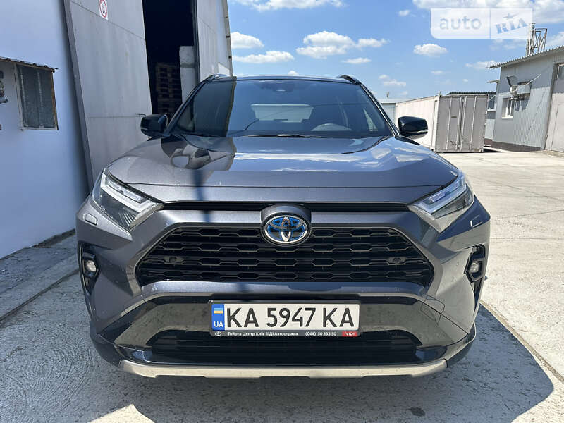 Внедорожник / Кроссовер Toyota RAV4 2023 в Новой Одессе