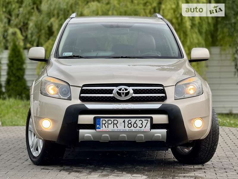 Позашляховик / Кросовер Toyota RAV4 2007 в Міжгір'ї