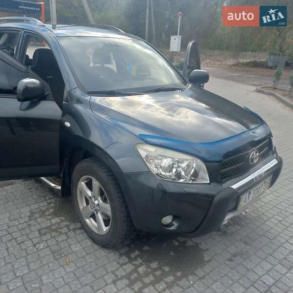 Внедорожник / Кроссовер Toyota RAV4 2007 в Полтаве