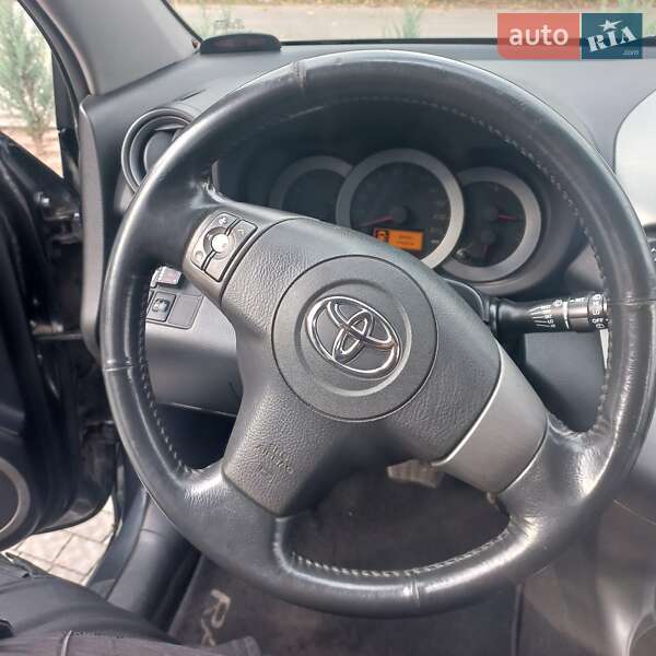 Внедорожник / Кроссовер Toyota RAV4 2007 в Полтаве