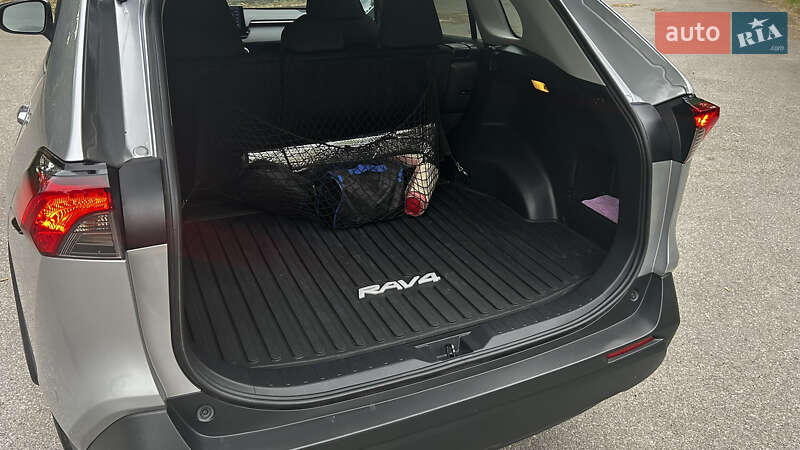 Позашляховик / Кросовер Toyota RAV4 2021 в Полтаві
