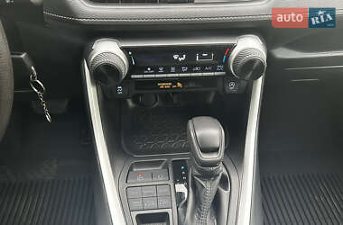 Позашляховик / Кросовер Toyota RAV4 2021 в Полтаві