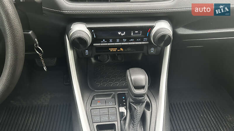 Позашляховик / Кросовер Toyota RAV4 2021 в Полтаві