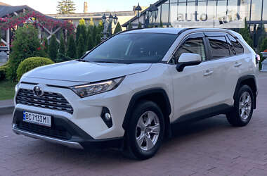 Внедорожник / Кроссовер Toyota RAV4 2021 в Стрые