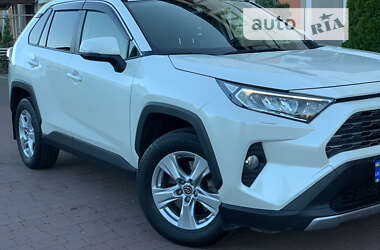 Внедорожник / Кроссовер Toyota RAV4 2021 в Стрые