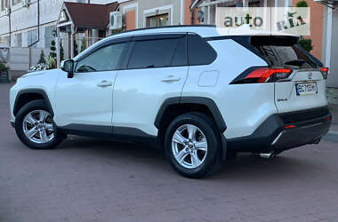 Внедорожник / Кроссовер Toyota RAV4 2021 в Стрые