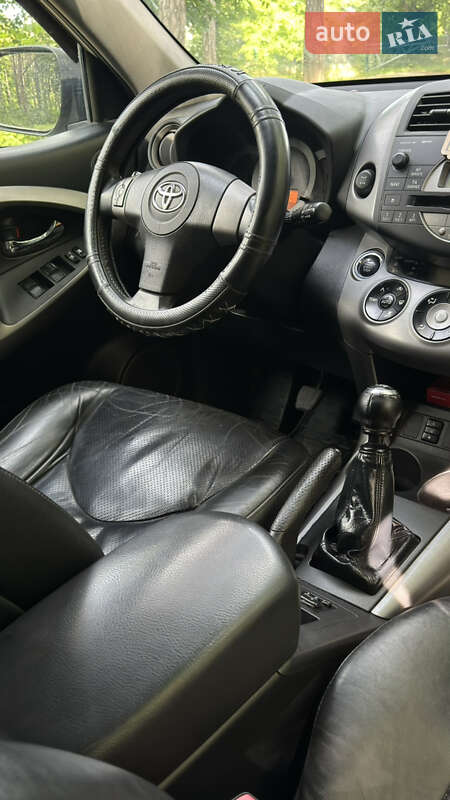 Внедорожник / Кроссовер Toyota RAV4 2006 в Каменец-Подольском