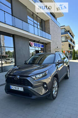 Внедорожник / Кроссовер Toyota RAV4 2018 в Ужгороде