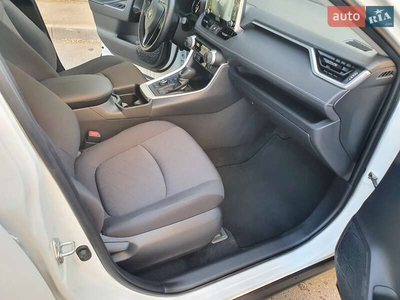 Внедорожник / Кроссовер Toyota RAV4 2019 в Харькове