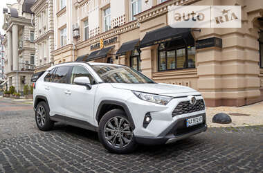 Внедорожник / Кроссовер Toyota RAV4 2022 в Киеве