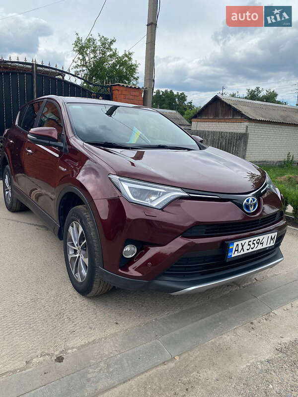 Позашляховик / Кросовер Toyota RAV4 2017 в Лозовій