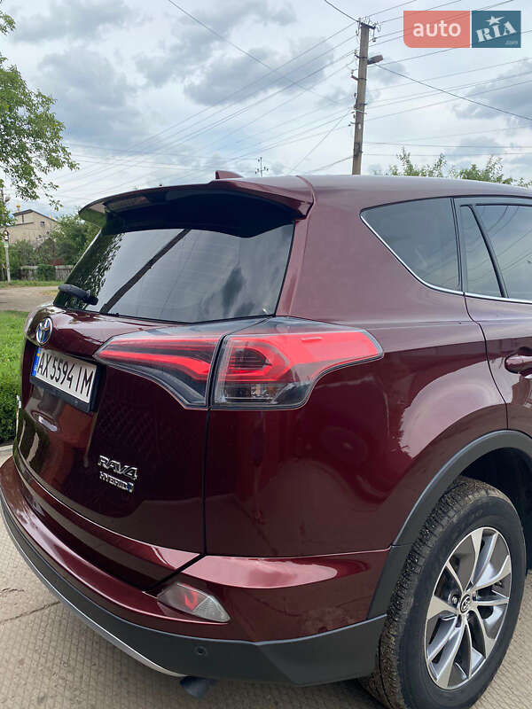 Позашляховик / Кросовер Toyota RAV4 2017 в Лозовій