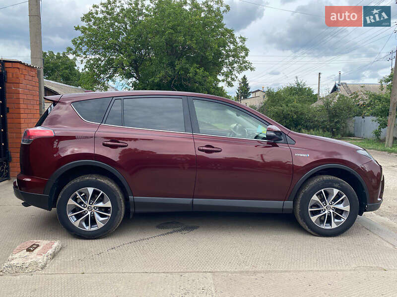 Позашляховик / Кросовер Toyota RAV4 2017 в Лозовій