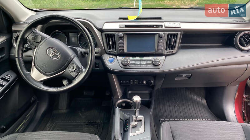 Позашляховик / Кросовер Toyota RAV4 2017 в Лозовій