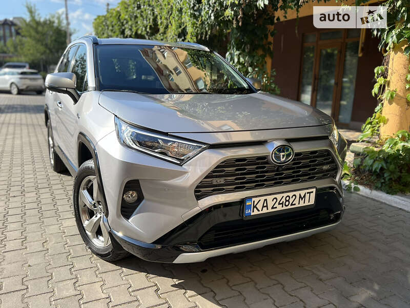 Позашляховик / Кросовер Toyota RAV4 2020 в Києві