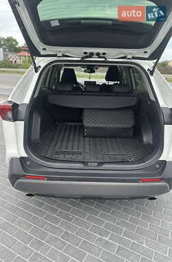 Внедорожник / Кроссовер Toyota RAV4 2020 в Виннице