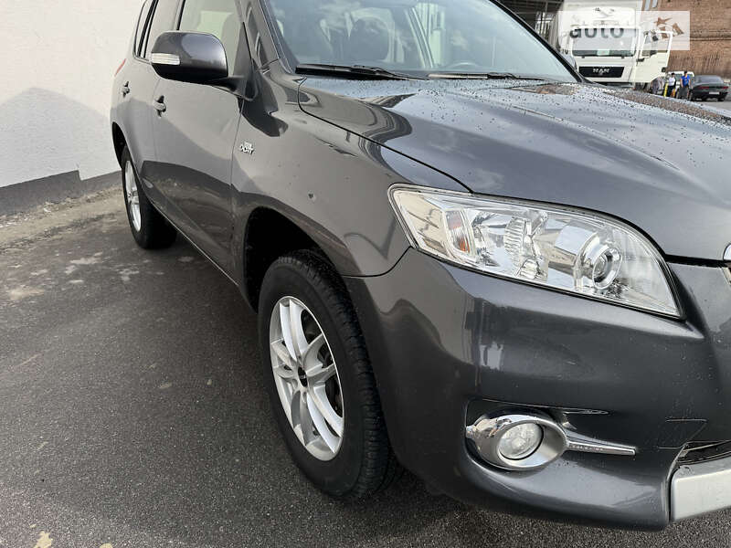 Внедорожник / Кроссовер Toyota RAV4 2011 в Виннице