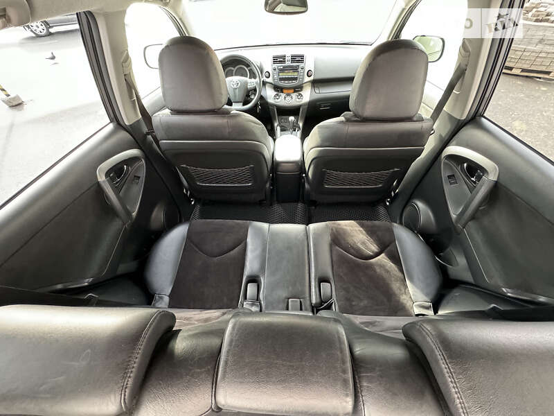 Внедорожник / Кроссовер Toyota RAV4 2011 в Виннице