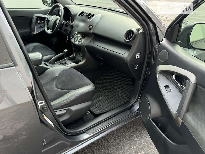Внедорожник / Кроссовер Toyota RAV4 2011 в Виннице