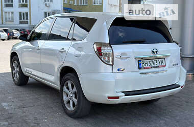 Внедорожник / Кроссовер Toyota RAV4 2012 в 
