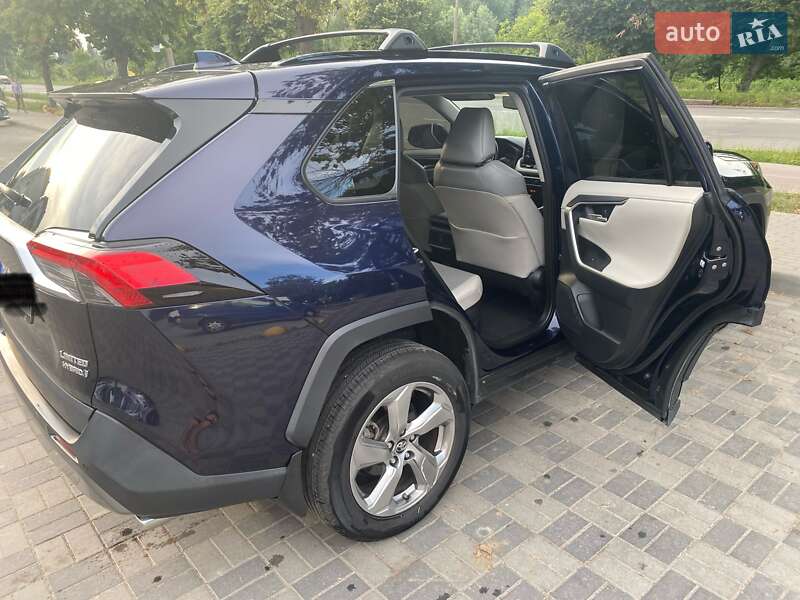 Позашляховик / Кросовер Toyota RAV4 2019 в Хмельницькому