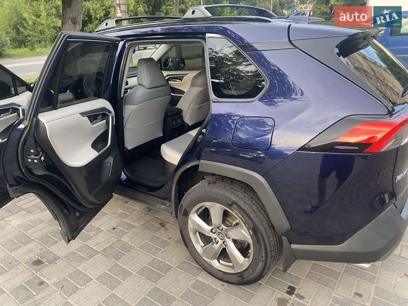 Позашляховик / Кросовер Toyota RAV4 2019 в Хмельницькому